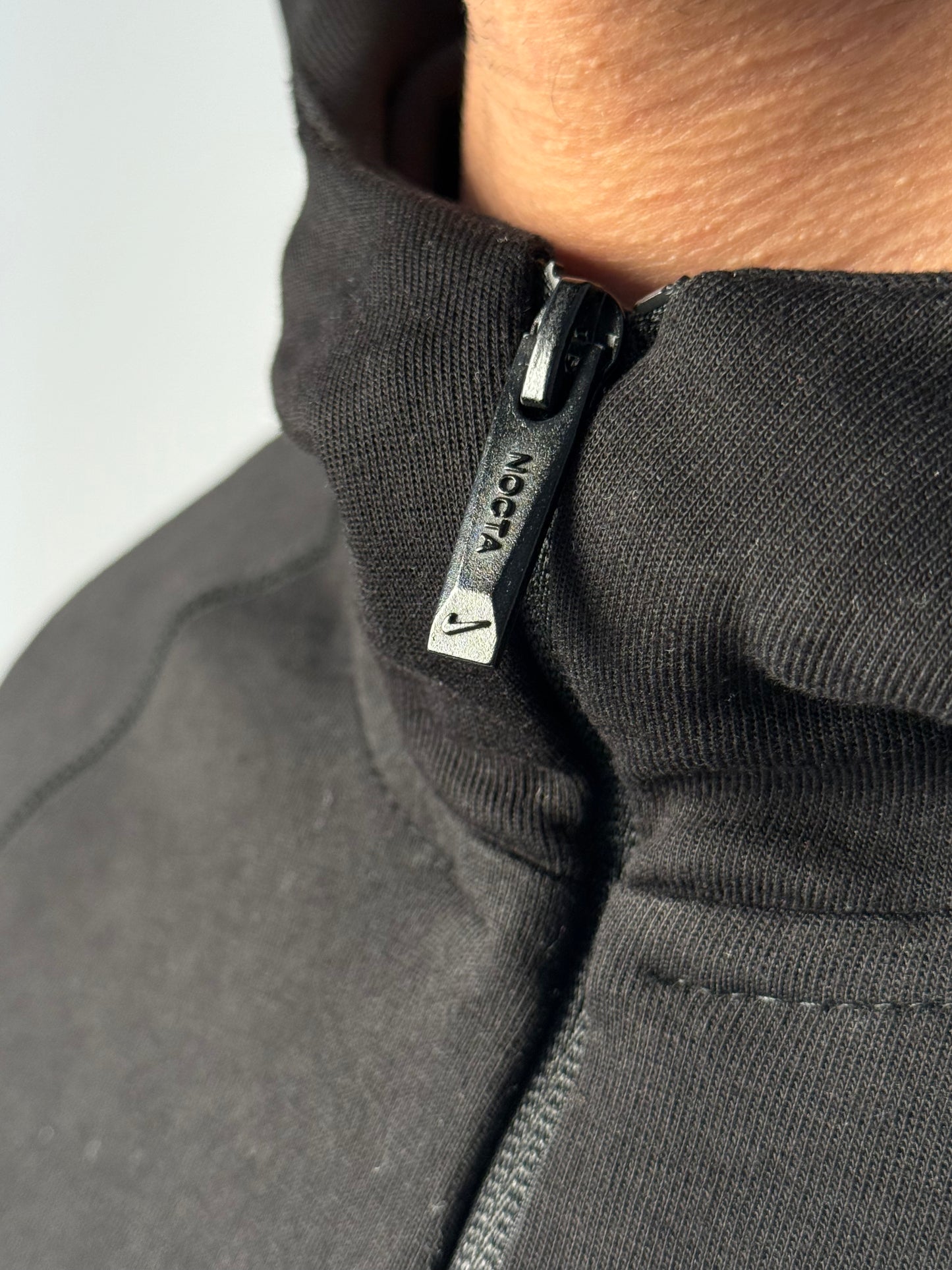 NIKE TECH WINDRUNNER