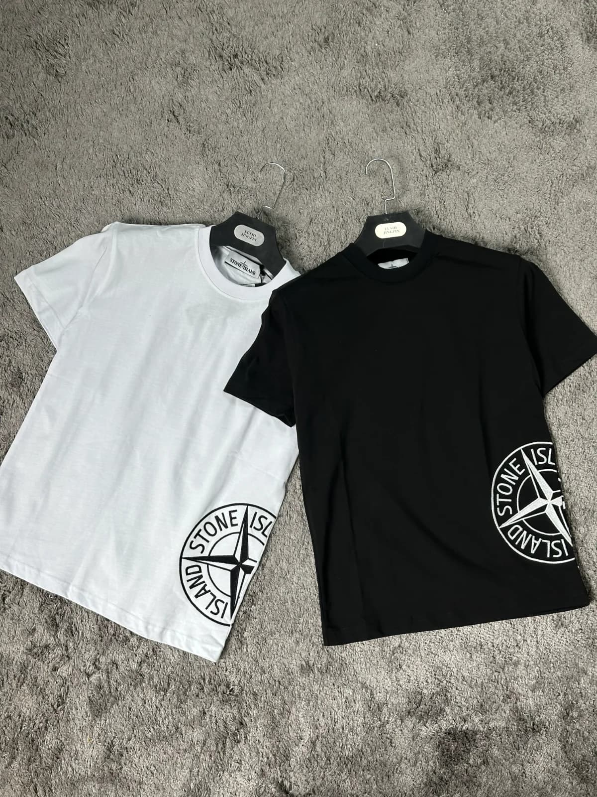 T-shirt stone island