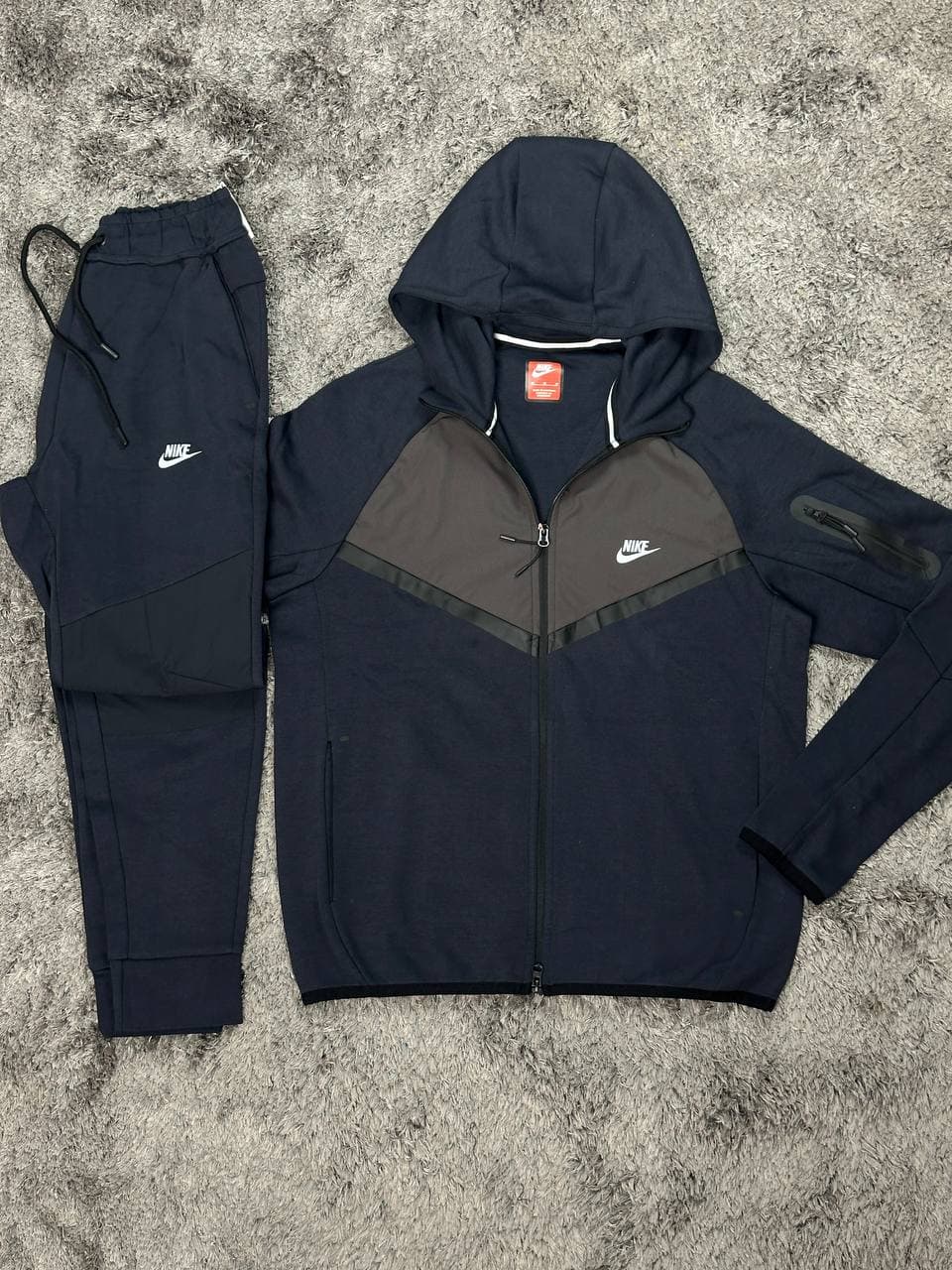 NIKE TECH WINDRUNNER