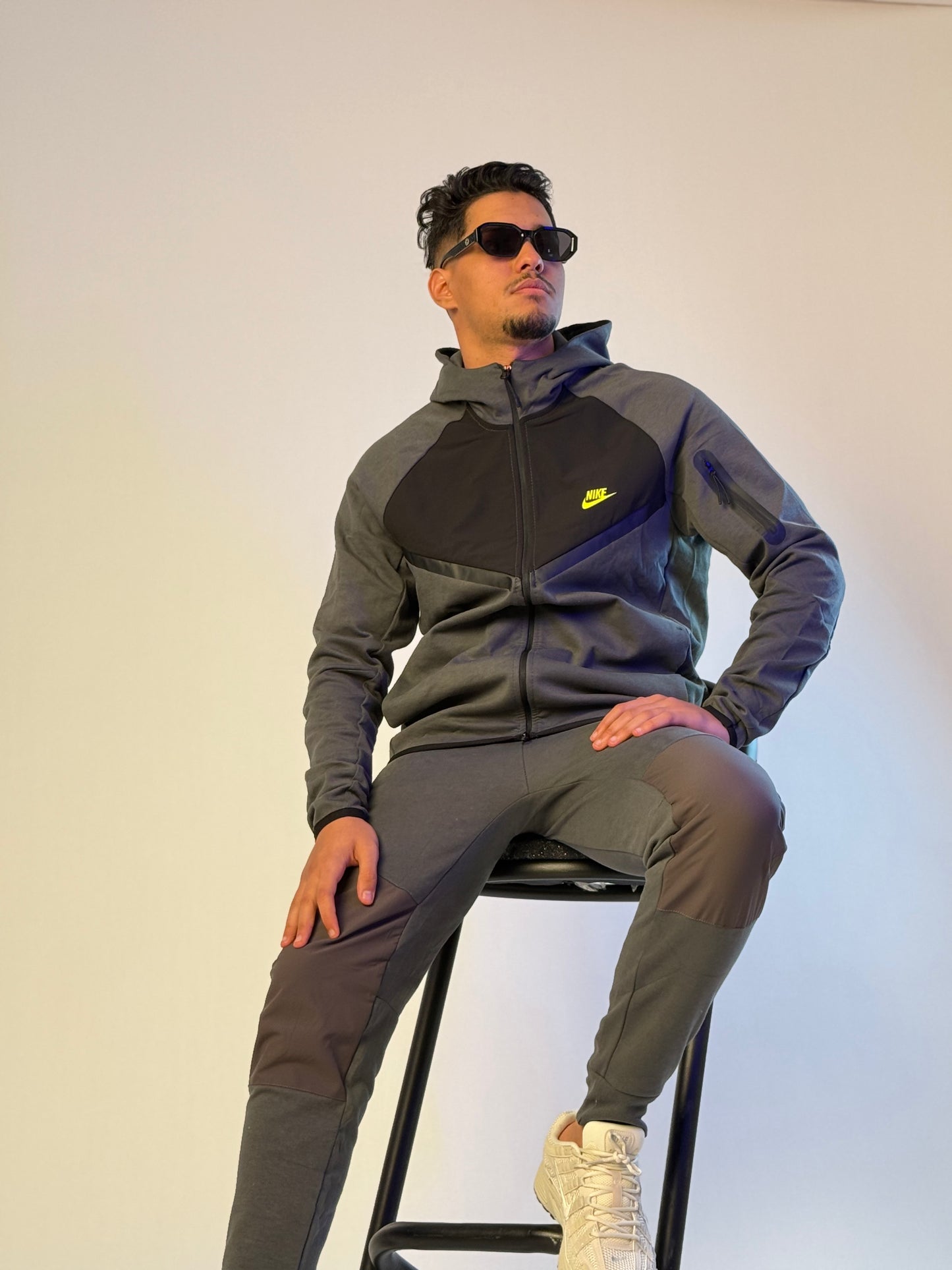 NIKE TECH WINDRUNNER