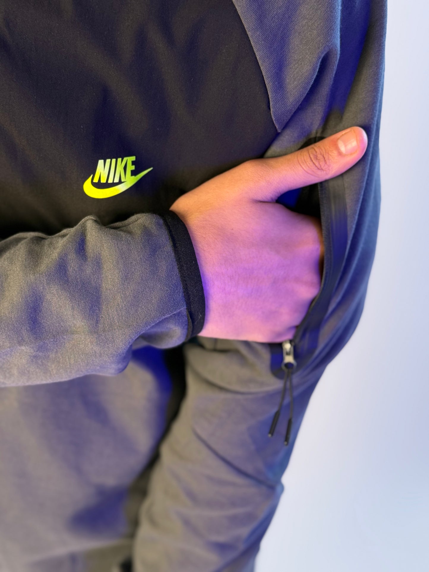 NIKE TECH WINDRUNNER