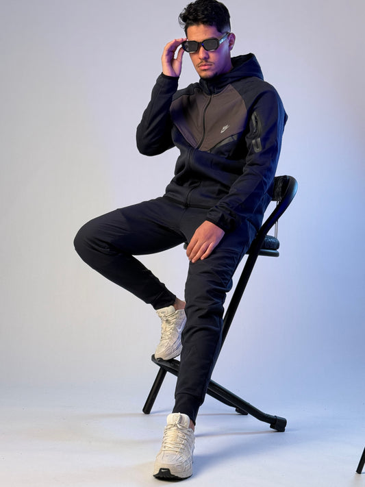 NIKE TECH WINDRUNNER