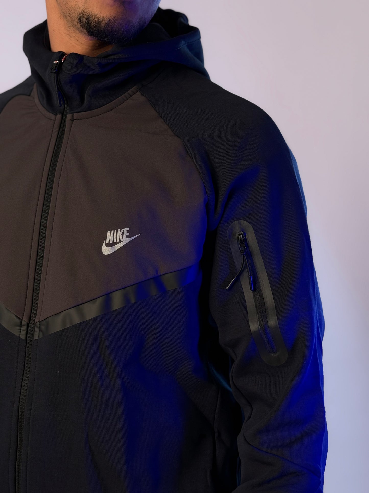 NIKE TECH WINDRUNNER