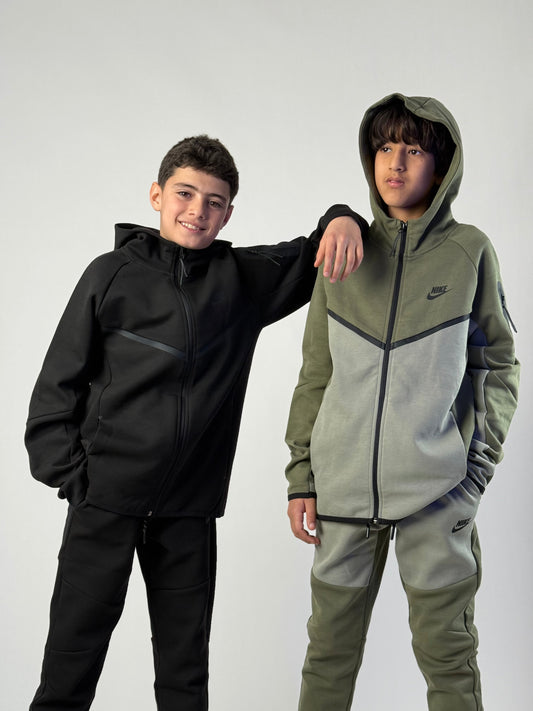 NEW NIKE TECH  KADDY