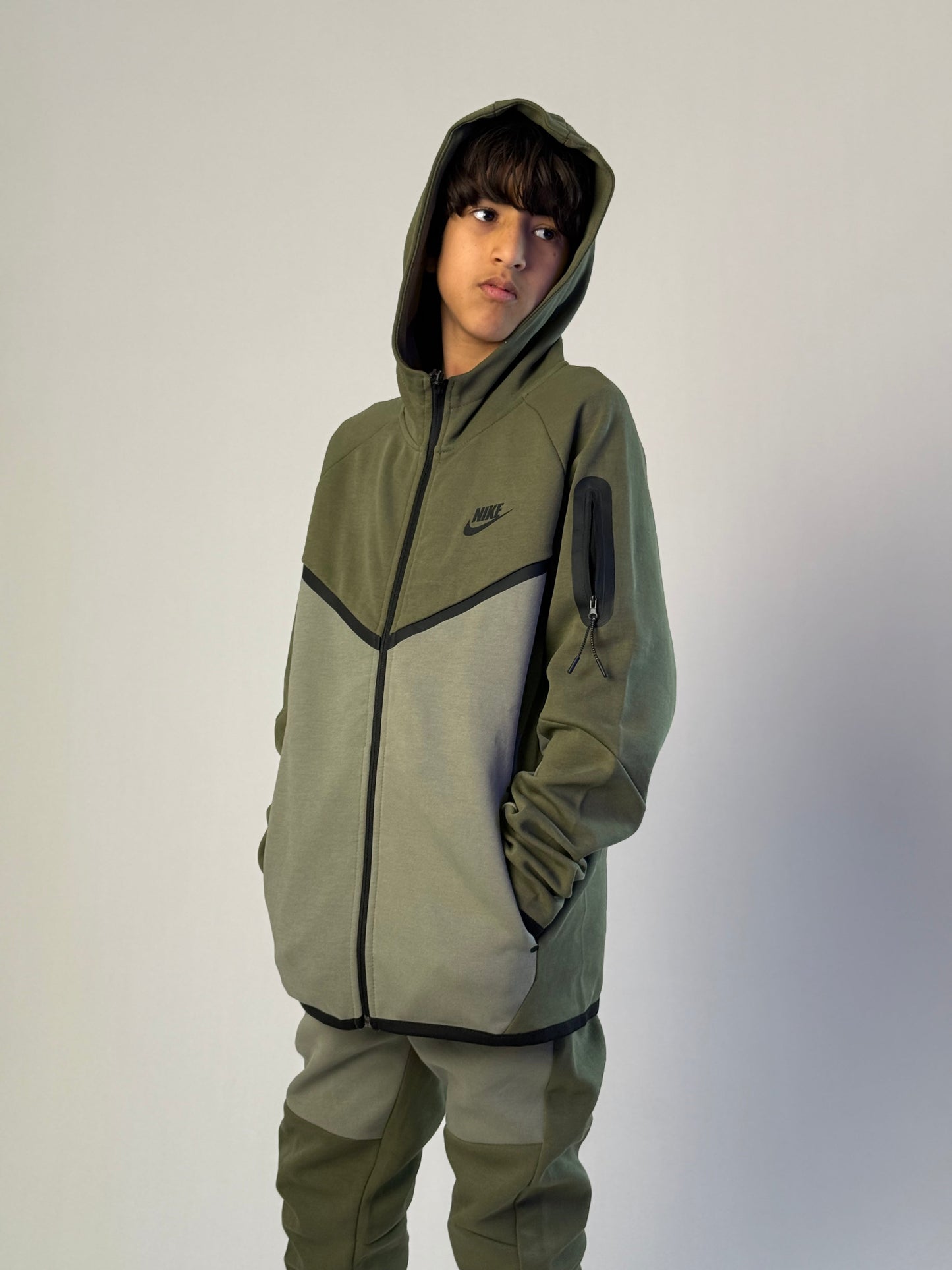 NEW NIKE TECH  KADDY